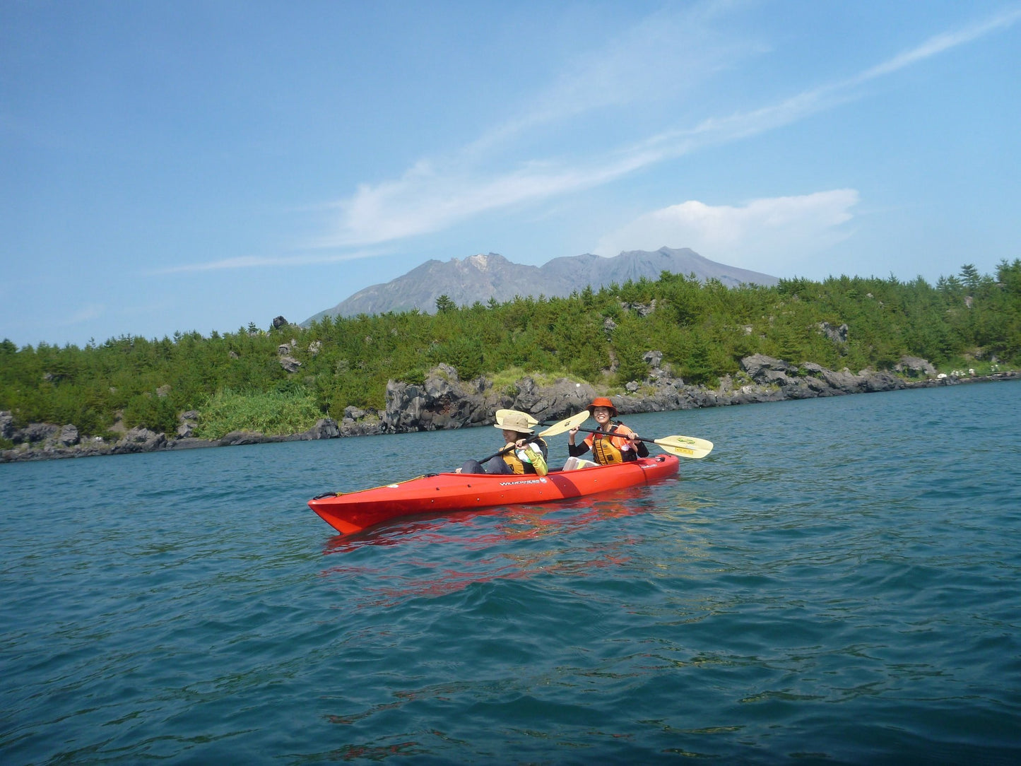 Kayaking along active volcano “Sakurajima”