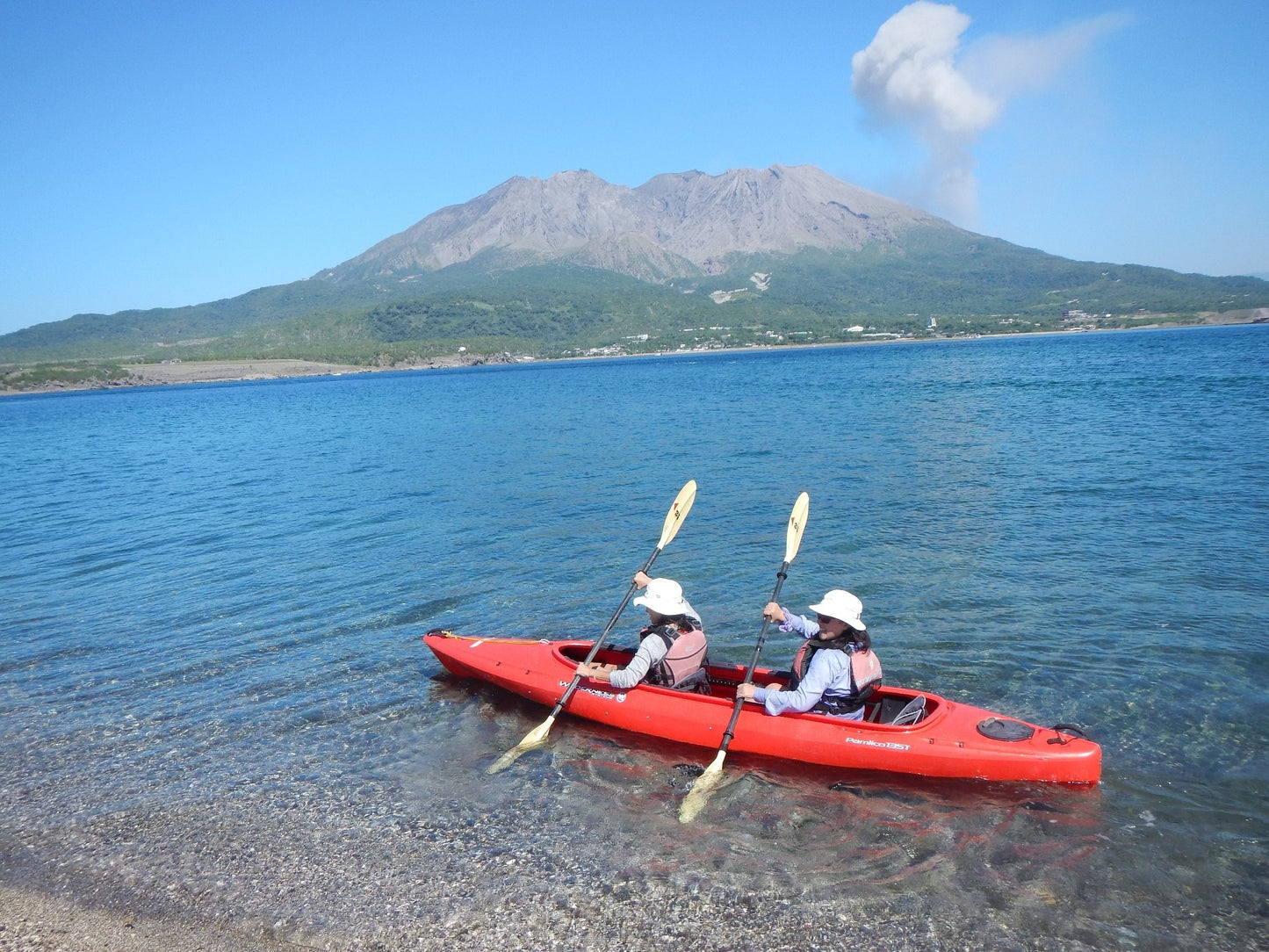 Kayaking along active volcano “Sakurajima”