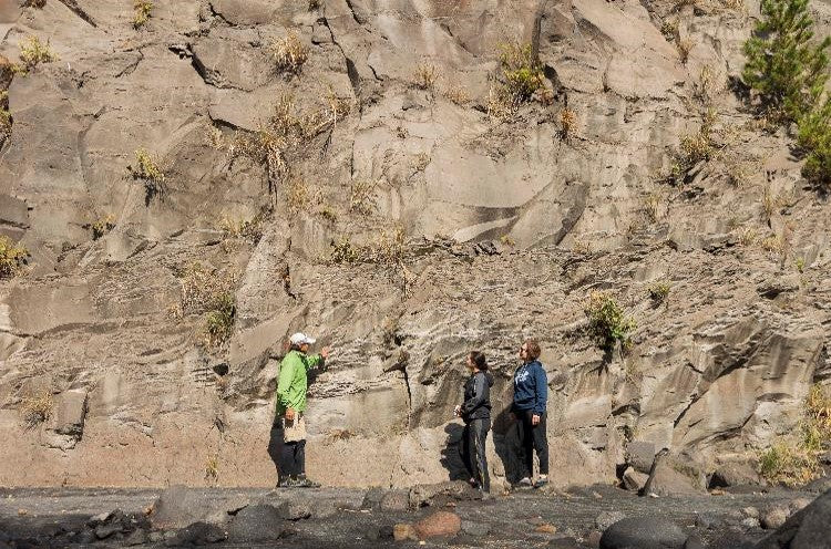Dive into Volcano: An enchanting  tour themed around 'Living on the active volcano, Sakurajima' (sea edition)