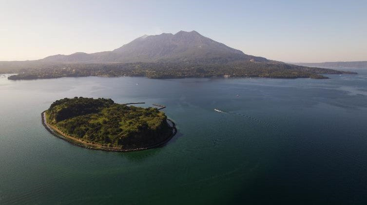 Dive into Volcano: An enchanting tour themed around 'Living on the active volcano, Sakurajima '(sunset cruising edition)
