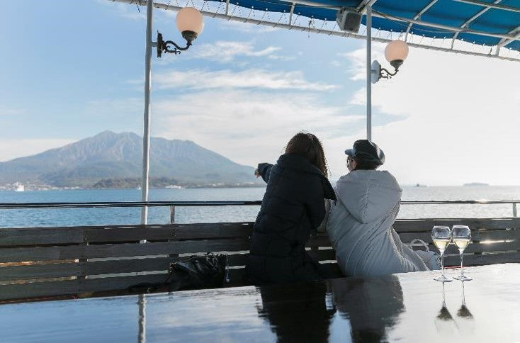 Dive into Volcano: An enchanting tour themed around 'Living on the active volcano, Sakurajima '(sunset cruising edition)