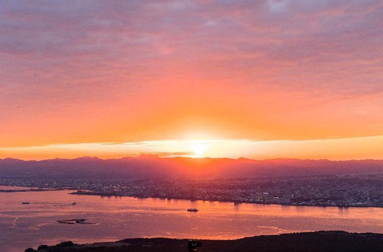 Dive into Volcano: An enchanting tour themed around 'Living on the active volcano, Sakurajima '(sunset cruising edition)